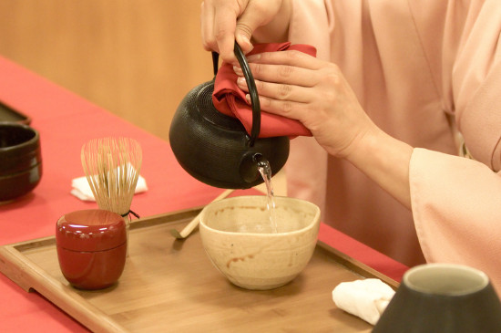 女人喝茶要行扣茶禮嗎，叩茶禮女士能用嗎？