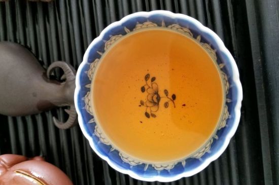 大紅袍第一泡要倒掉嗎，洗茶水需倒掉但第一泡出湯