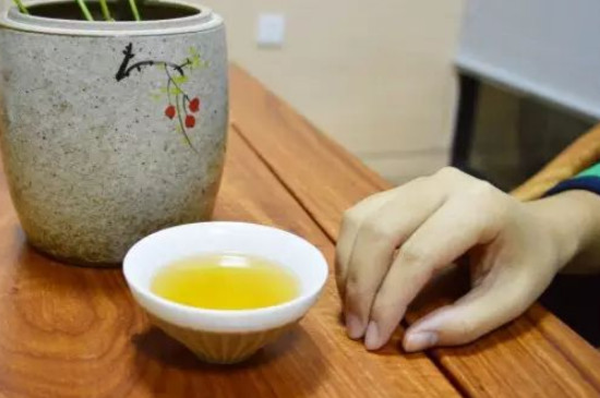 女人喝茶要行扣茶禮嗎，叩茶禮女士能用嗎？