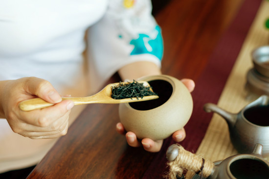 女人喝茶要行扣茶禮嗎，叩茶禮女士能用嗎？