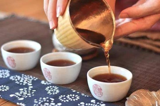 喝茶茶桌上的禮儀有哪些，泡茶待客十大禮儀不可不做！