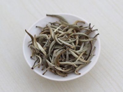 白茶品質(zhì)如何區(qū)分，白茶的優(yōu)劣質(zhì)量辨別方法