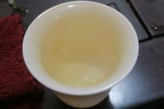 春茶上市白茶的好壞怎么區(qū)分，春白茶怎么分辨好不好？