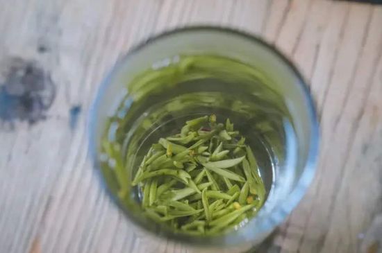 泡好的茶水放冰箱能保存多久，泡好的茶冷藏放多久？