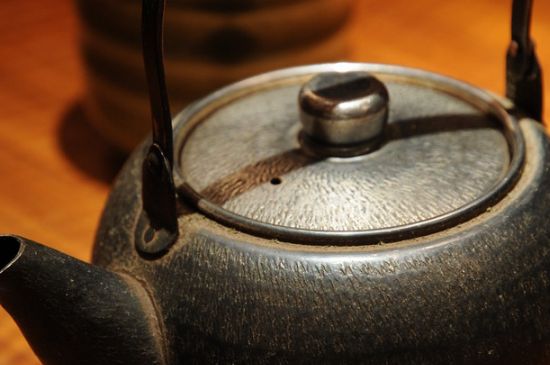 日本鐵壺怎么開壺，新鐵壺開壺方法