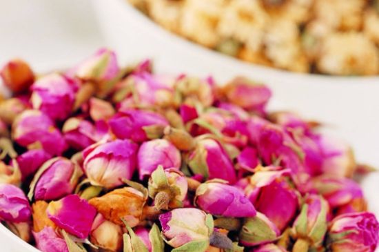 玫瑰花的最佳搭配，喝玫瑰花茶搭配什么喝好？