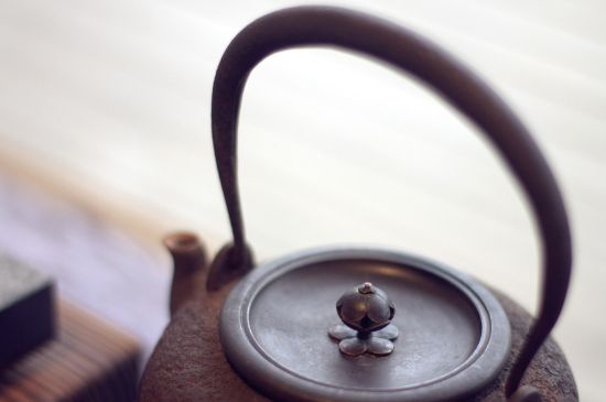 老鐵壺煮茶的害處，鐵壺為什么不能煮茶？