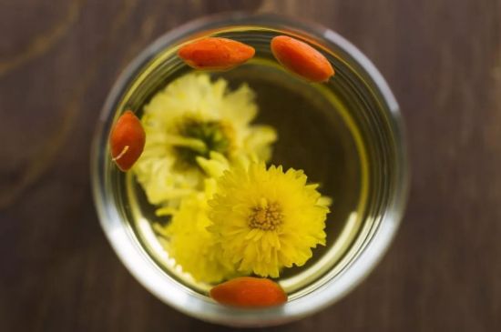 菊花茶的最佳搭配有哪幾樣，菊花茶和什么搭配喝效果好？