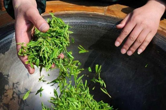 龍井茶炒茶葉怎么炒出好茶色，茶葉怎樣做出來(lái)最綠？
