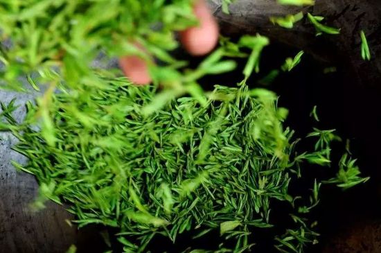 龍井茶炒茶葉怎么炒出好茶色，茶葉怎樣做出來(lái)最綠？