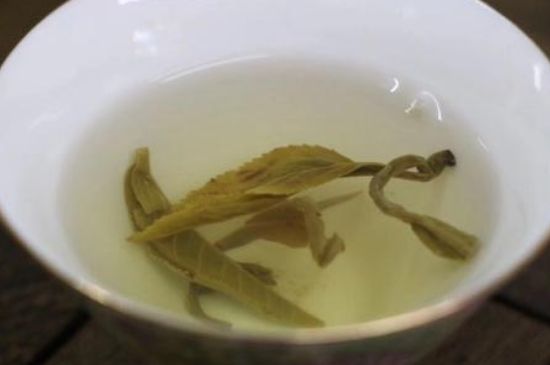 茉莉龍珠泡開后為什么都是梗，茉莉龍珠泡開后什么樣？