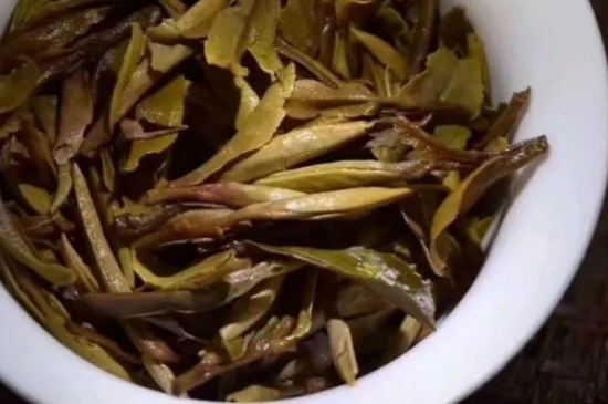 老白茶上火還是去火？夏季喝煮的老白茶會容易上火！