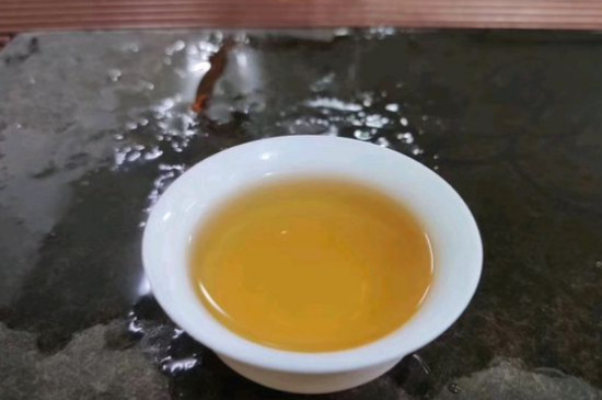 新舊白茶怎么區(qū)分，怎么分辨白茶是新還是舊