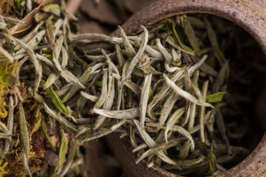 福鼎白茶要喝老的嗎，為什么喝白茶要喝老茶存新茶？
