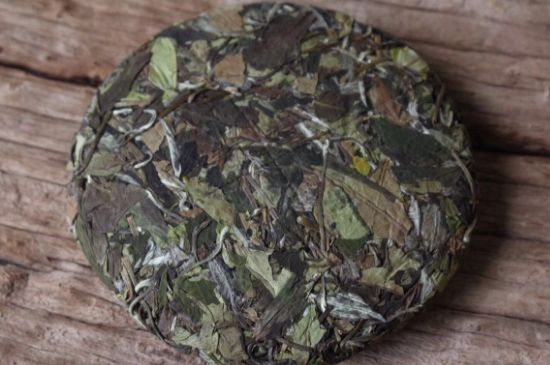 怎么撬老白茶茶餅不容易碎，福鼎白茶如何撬茶方法