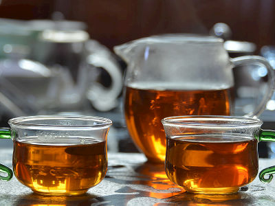 紅茶和綠茶的區(qū)別，常喝紅茶好還是綠茶好？