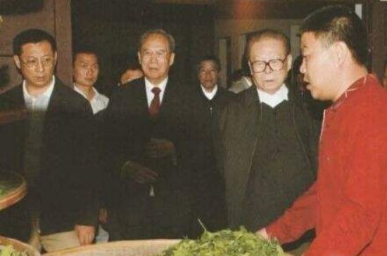 母樹大紅袍給誰喝了，為什么母樹大紅袍叫三棵六株？