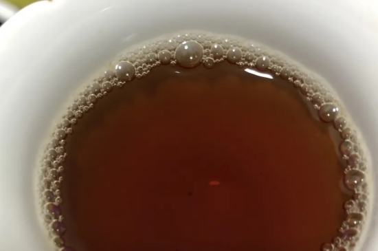 老白茶上火還是去火？夏季喝煮的老白茶會容易上火！