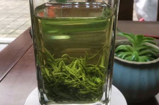 綠茶放了三年還能喝嗎，綠茶放久了喝了會(huì)怎樣